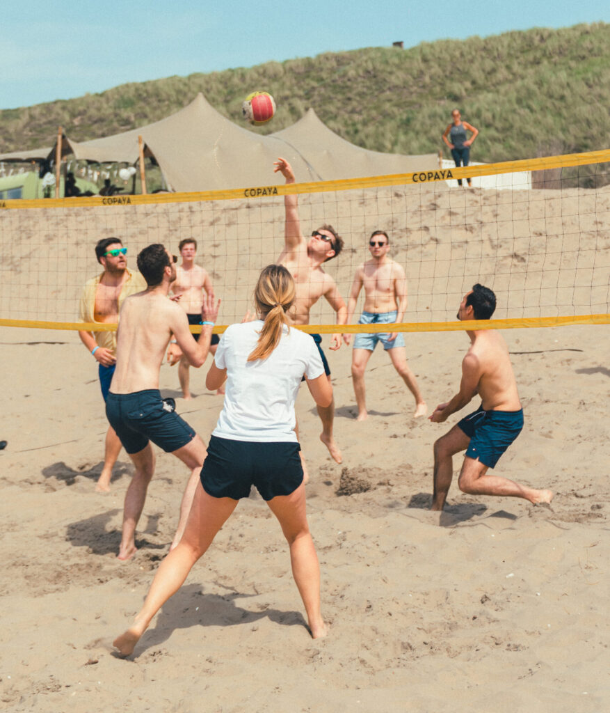 team event volleybal strand zandvoort teambuilding activiteit teamuitje bedrijfsuitje